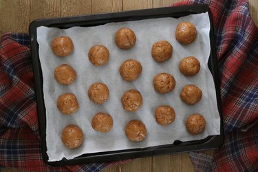 Chill gingersnap truffles
