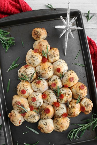 Christmas Tree Pull-Apart Pizza Bread Recipe | ehow