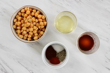 Ingredients for baked smoky chickpeas