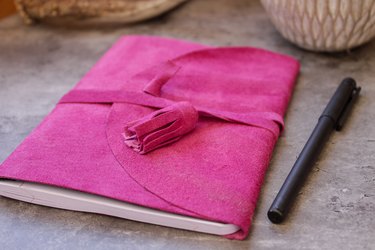There are loads of unwanted suede jackets hanging around the thrift stores that can be made into these beautiful journal covers.