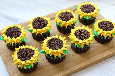 Hoe om sonneblomkupcakes te maak