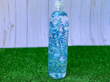 How to Make Sensory Bottles of the Four Seasons - Little Lazy Friends