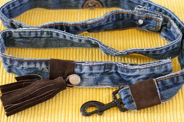 If your leash has seen better days or you just want to make something different for your walks in the park, make a new one from the waistbands of a couple of old pairs of jeans.
