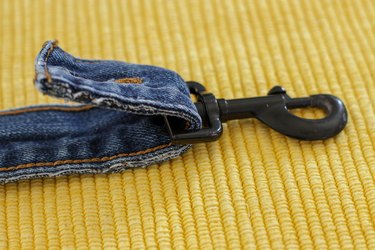 If your leash has seen better days or you just want to make something different for your walks in the park, make a new one from the waistbands of a couple of old pairs of jeans.