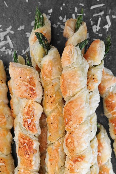 Bake asparagus twists