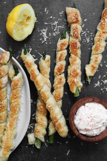 Garlic Parmesan asparagus twists