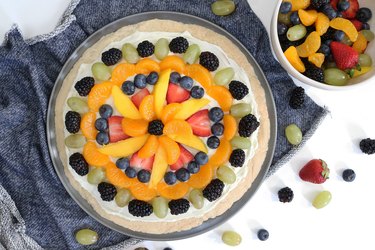 Fruit tart pizza