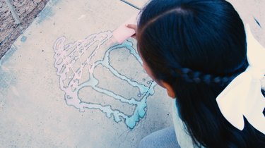 DIY Sidewalk Squirt Chalk