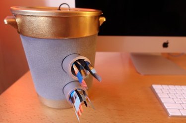 DIY desktop air conditioner fabricated from a plastic bucket