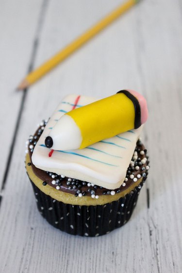 pencil cupcake