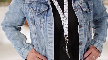 If you've been looking for the perfect do-it-yourself teacher gift, then look no further. This simple fabric key or badge lanyard will be the envy of all the other teachers.