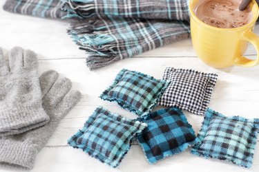 Keep your fingers toasty warm when watching that game or out admiring the fall colors by throwing a few soft and cozy DIY flannel hand warmers into your pockets.