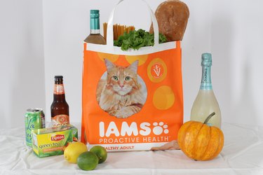Jump on the zero waste bandwagon and be stylish and responsible by creating reusable grocery bags from empty animal feed sacks.