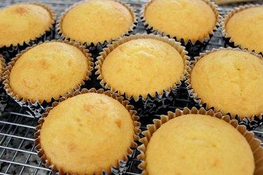 bake cupcakes