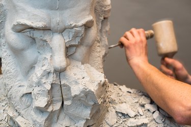 8 tips for creating a plaster of Paris cast – Mont Marte Global