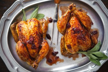 Hoe om te stadig kook `n cornish hen