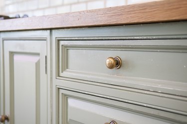 Kitchen cabinet knob