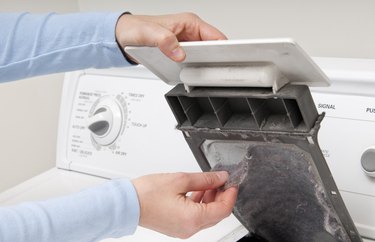 Cleaning lint trap