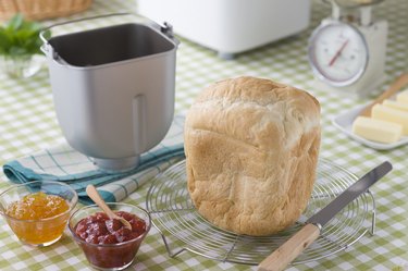 The Cuisinart Bread Machine Cookbook: Hands-Off Bread Making Recipes for  Your Cuisinart Bread Maker (Paperback)