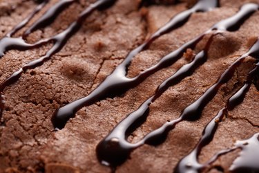 Chocolate sauce drizzled on brownie