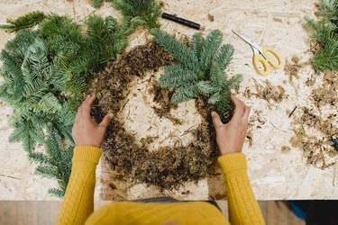 Preparing a Moss Wreath