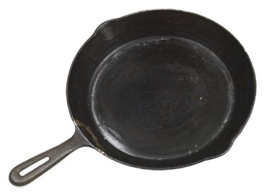 Can you use a cast iron skillet on a grill? (Explained)