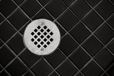 How-to] Clean your shower drain in 3 steps