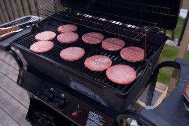 How Long to Cook Hamburgers on an Electric Grill?