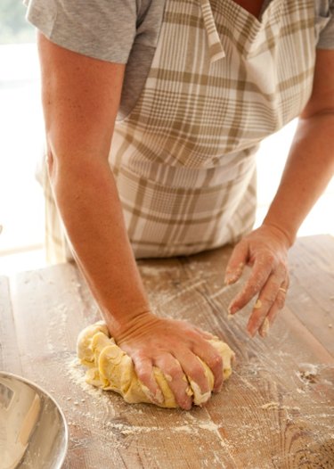 How to Use Dough Hooks on a Hand Mixer