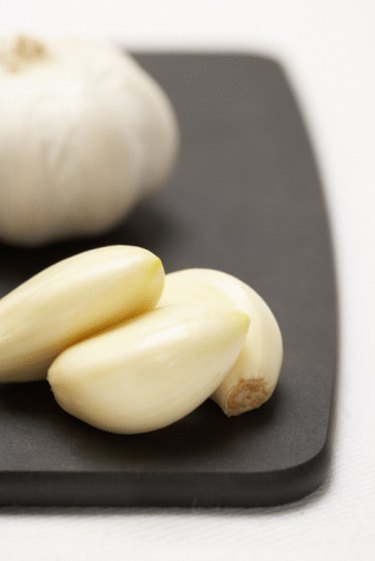 Can you freeze garlic? (Cloves, Peeled, or Minced) - Fueled With Food