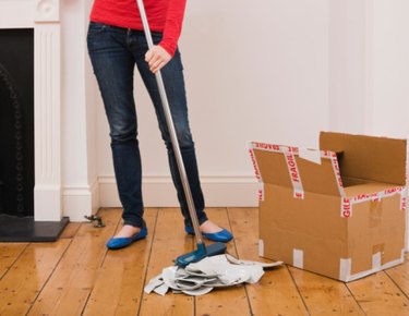 How to Use a Dust Mop