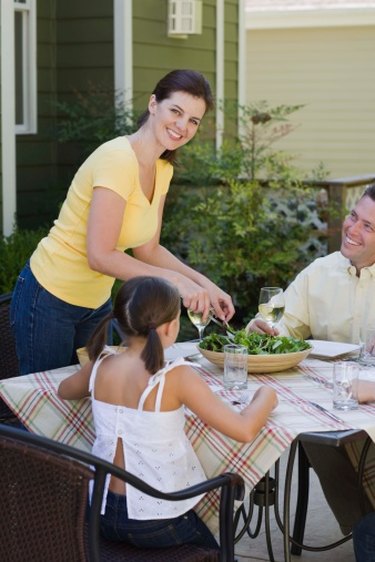 Salad plate clearance setting