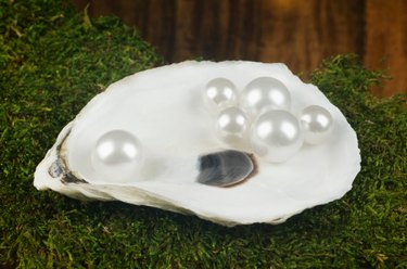 How do you make a fake pearl?