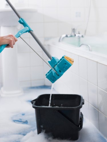 How to mop without deals a bucket