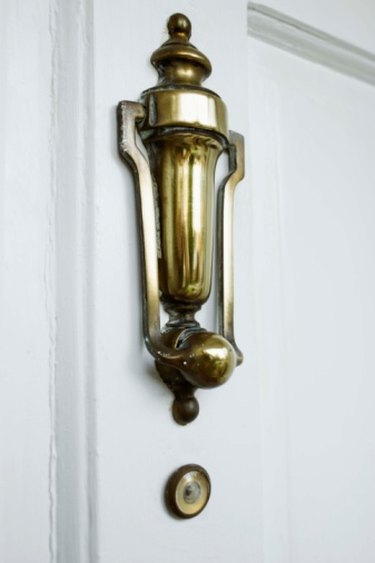 How to Create a Faux Antique Brass Finish With Paint