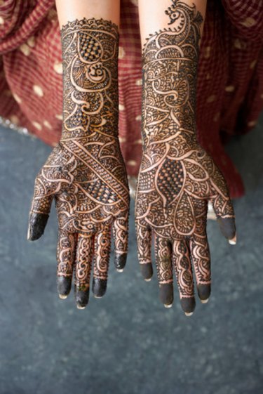 25 Easy Henna Designs for Beginners for Your Hands & Feet