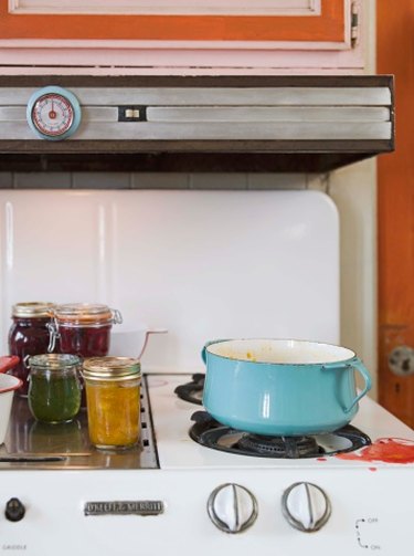 How to Keep Food Warm in the Oven Before Serving