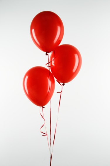 how to make balloon decorations without helium