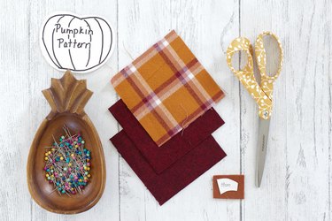 Decorating for fall can be as easy as adding a few of these DIY quilted coasters to your tables.