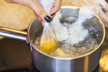 Cooking poached egg in plastic