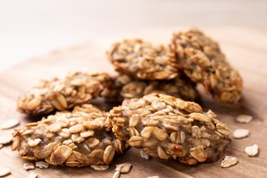 Banana and oatmeal cookies