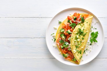 Stuffed omelette with tomatoes, red bell pepper and broccoli