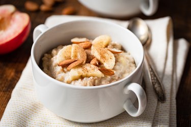 Oatmeal porridge with banana, cinnamon and almonds