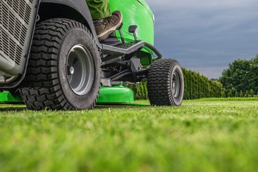 Help! How can I remove the stuck bolt on my lawnmower blade?? : r/Tools