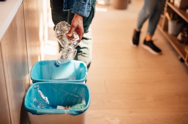 Use plastic hooks to prevent your trash bag from falling into the can :  r/lifehacks