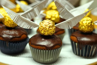 Muffins with snitch (Harry Potter Theme) decoration.