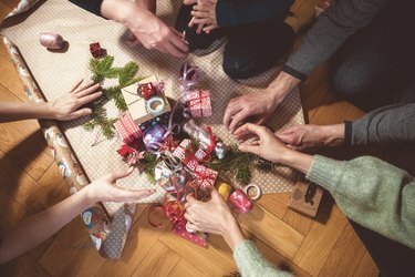How to Set up a Dirty Santa Gift Exchange