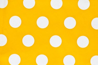Wallpaper with white polka dots on yellow