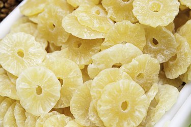 Dried pineapple slices