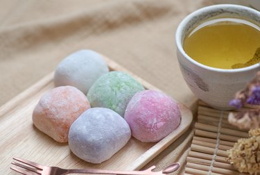 Daifuku mochi with green tea